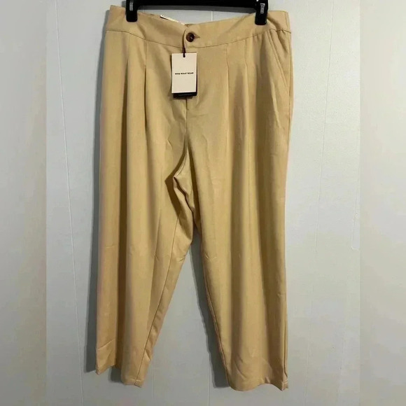 Women’s 16‎ W. Tapered high-rise pants. Who what wear. Target. Cream - Picture 1 of 6